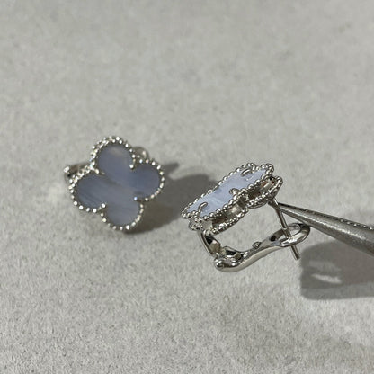 ¡®Lume Jewels¡¯CLOVER CHALCEDONY SILVER STUD EARRINGS