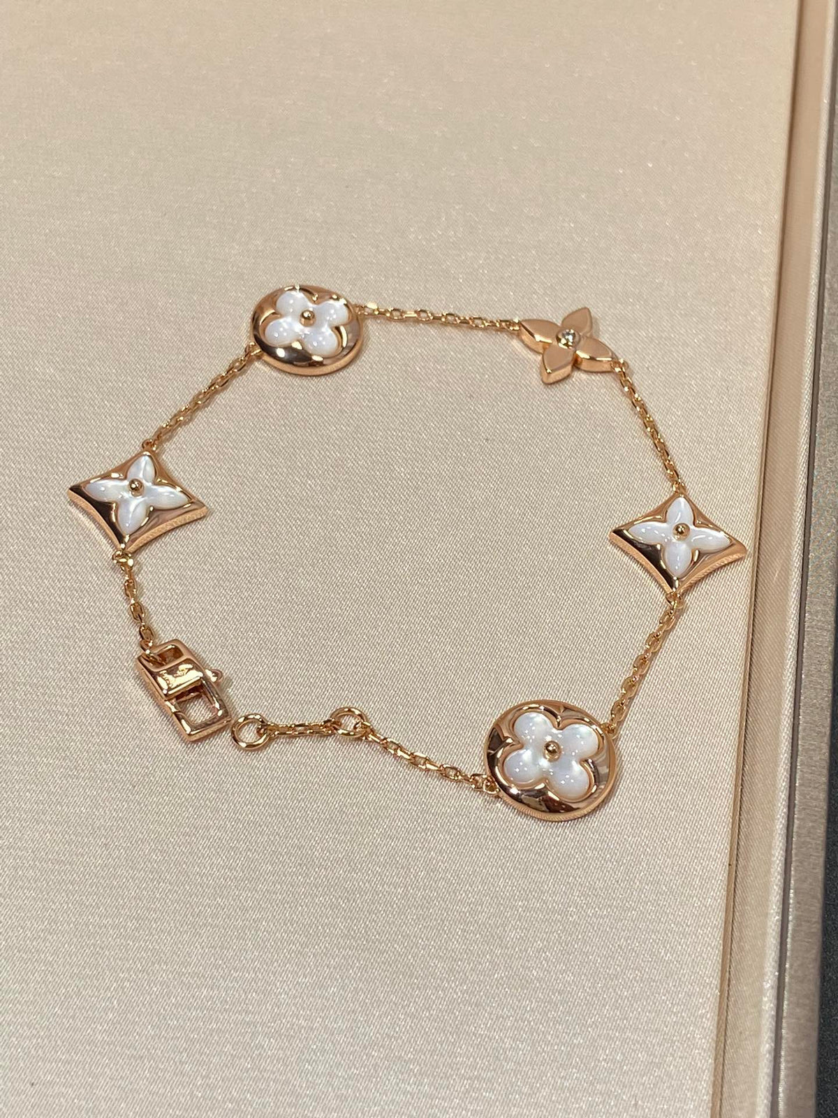 ¡®Lume Jewels¡¯STAR AND SUN 5 MOTIF MOP PINK GOLD BRACELET