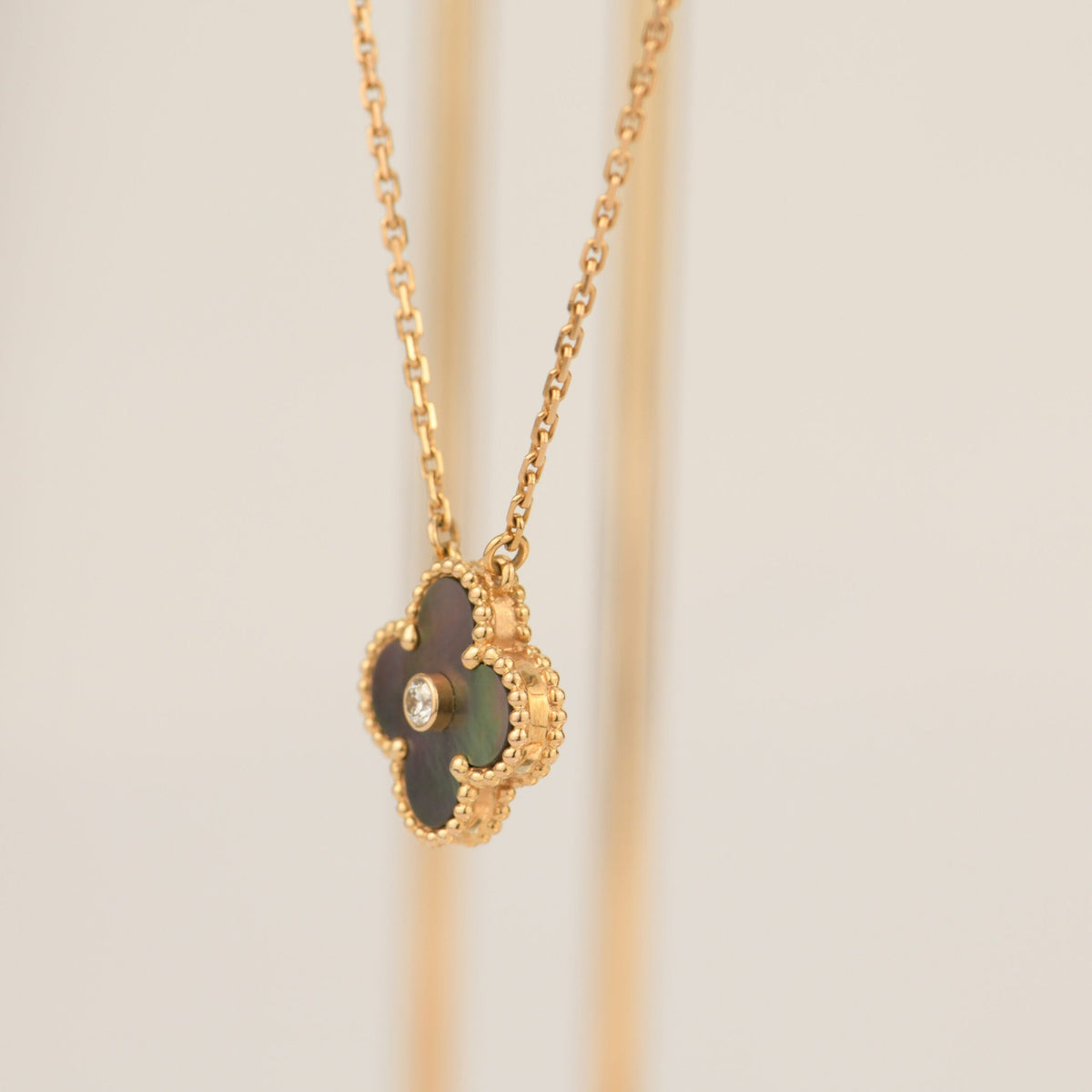 ¡®Lume Jewels¡¯CLOVER 15MM DIAMOND AND MOTHER-OF-GREY NECKLACE